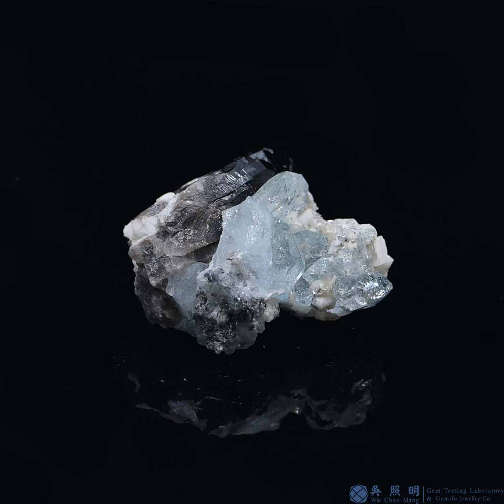 圖示-雪寶頂海藍寶晶體(Aquamarine)