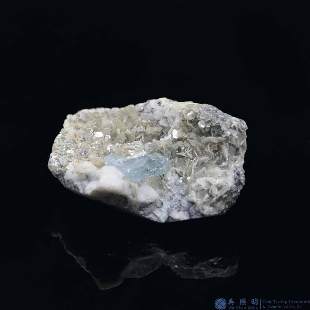 圖示-雪寶頂海藍寶晶體(Aquamarine)