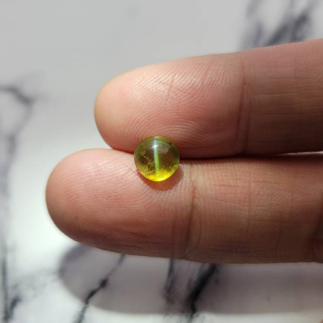 圖示-金綠貓眼裸石(Chrysoberyl cat’s eye)