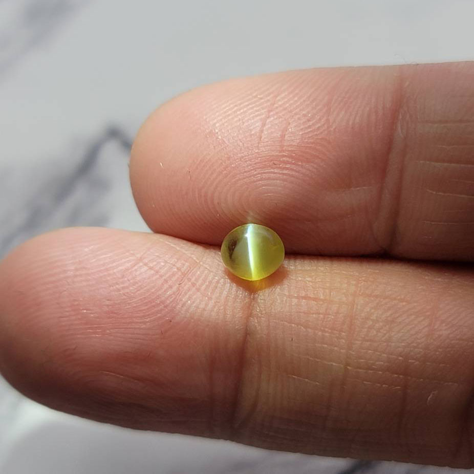 圖示-金綠貓眼裸石(Chrysoberyl cat’s eye)