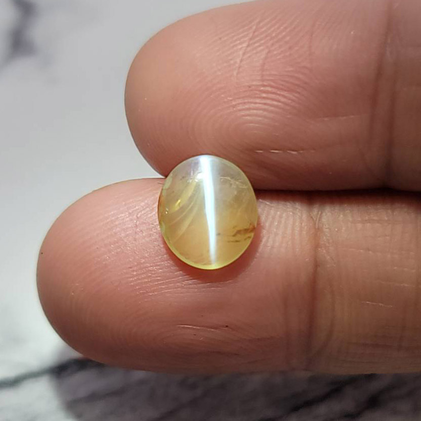 圖示-金綠貓眼裸石(Chrysoberyl cat’s eye)