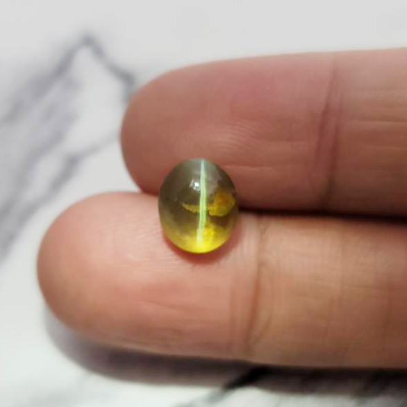 圖示-金綠貓眼裸石(Chrysoberyl cat’s eye)