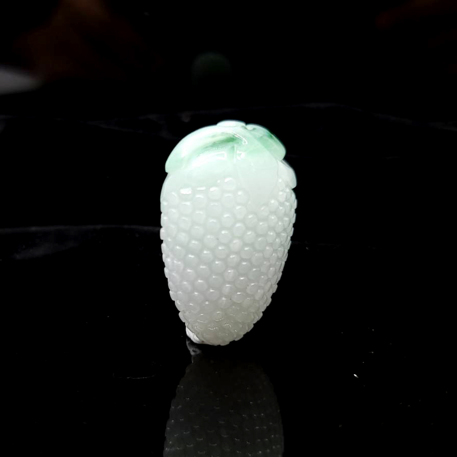 圖示-翡翠/葡萄白底青吊墜(Jadeite Pendant)