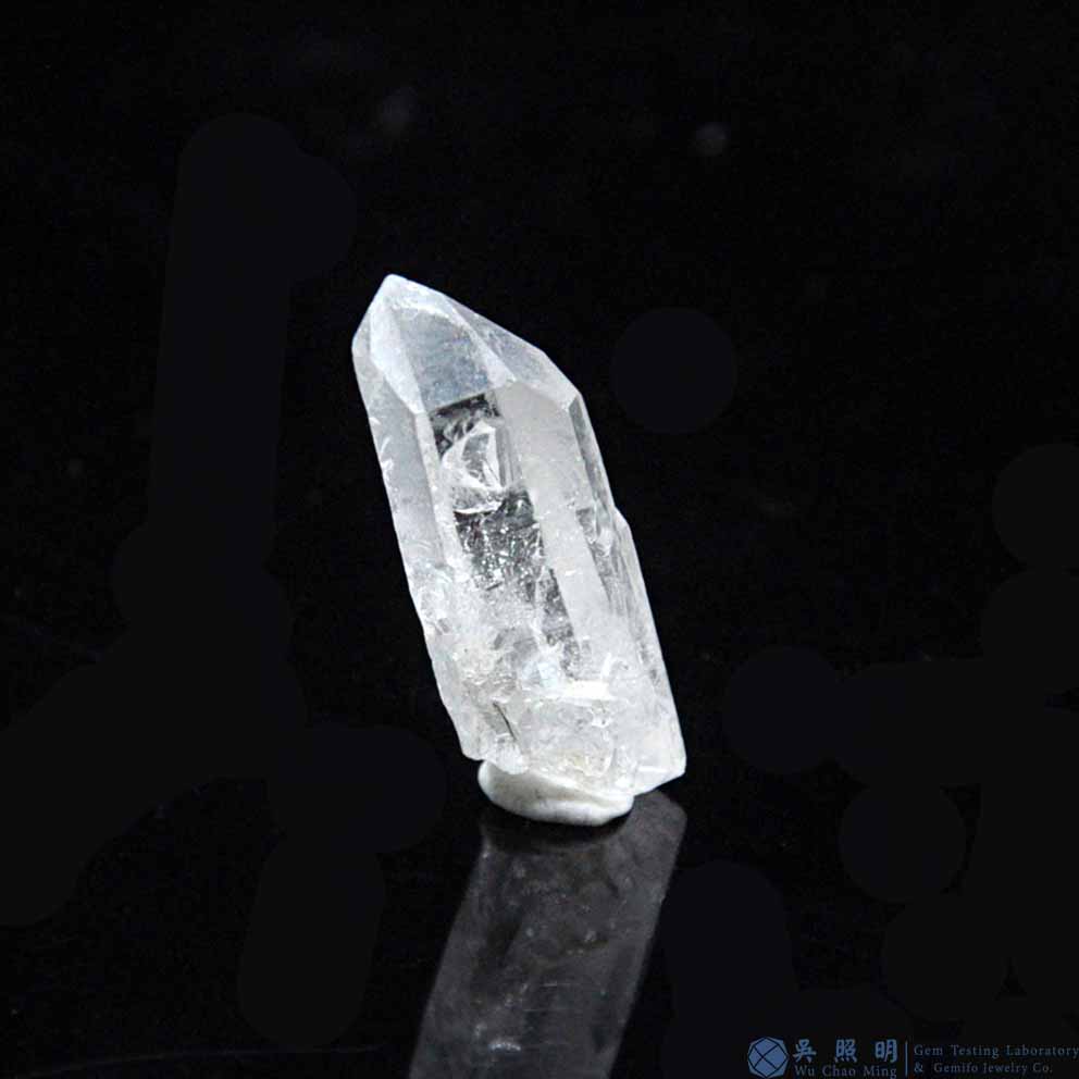 圖示-黑銀鈦晶體(Brookite in Quartz)