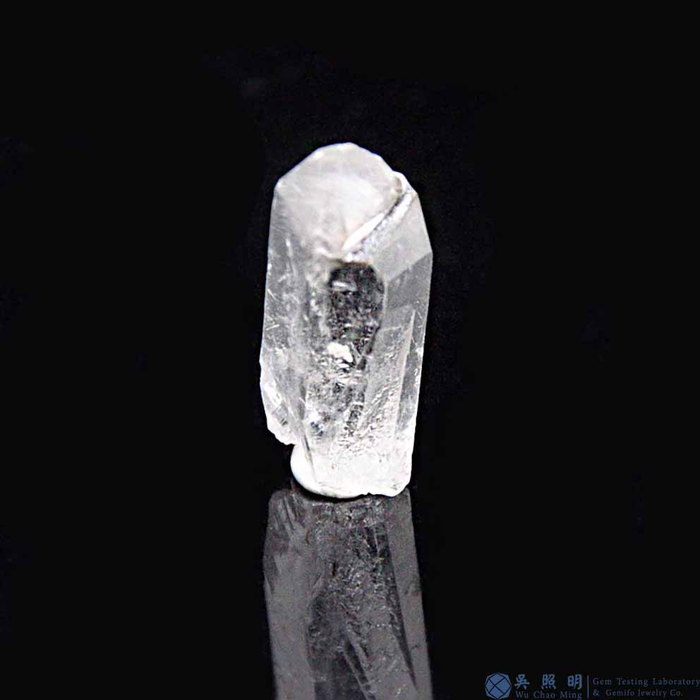 圖示-黑銀鈦晶體(Brookite in Quartz)