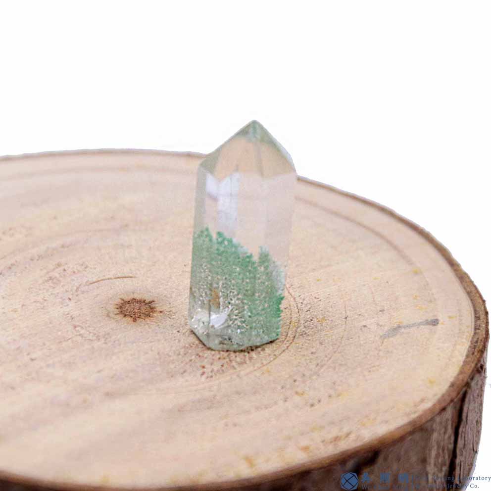 圖示-翠幽靈水晶(Emerald Green Phantom Quartz)