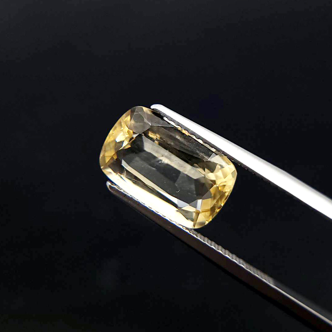 黃色方柱石(Scapolite)