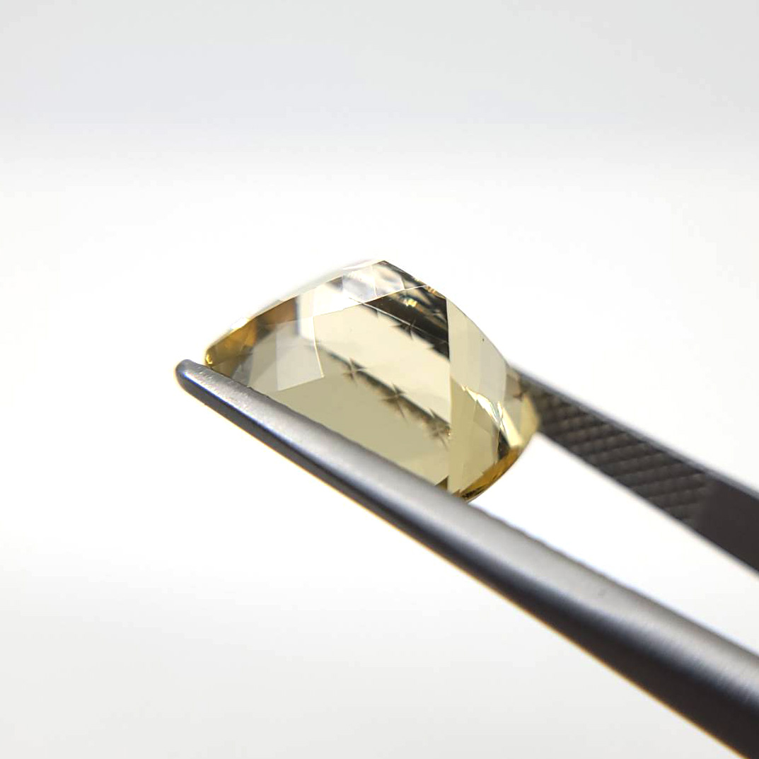 黃色方柱石(Scapolite)