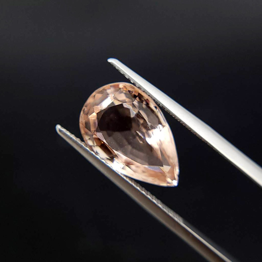 粉紅色方柱石(Scapolite)