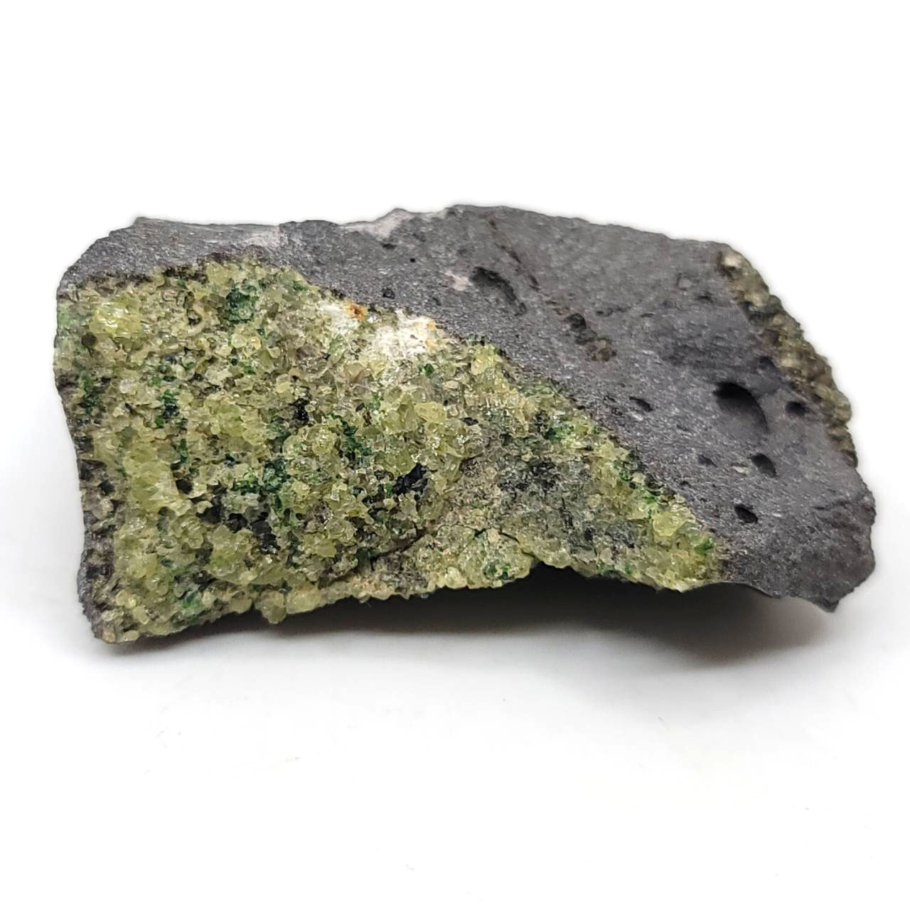 圖示-硼鋁鎂石(Sinhalite)