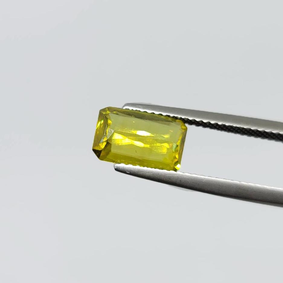 榍石裸石(Sphene)