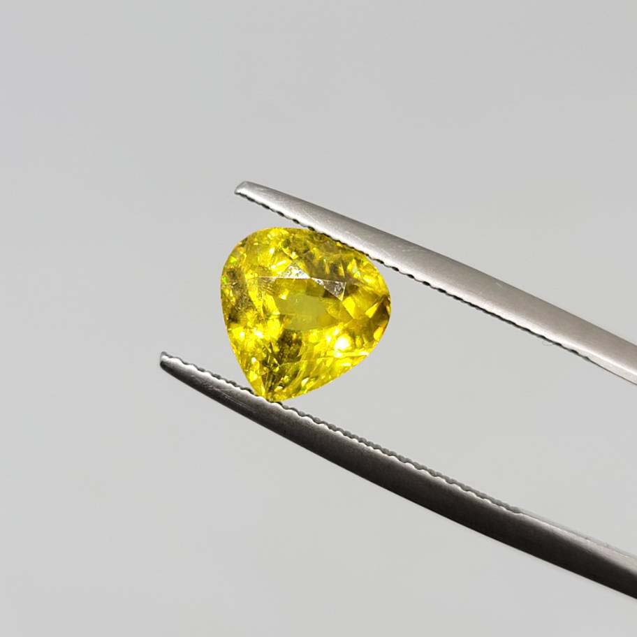 榍石裸石(Sphene)