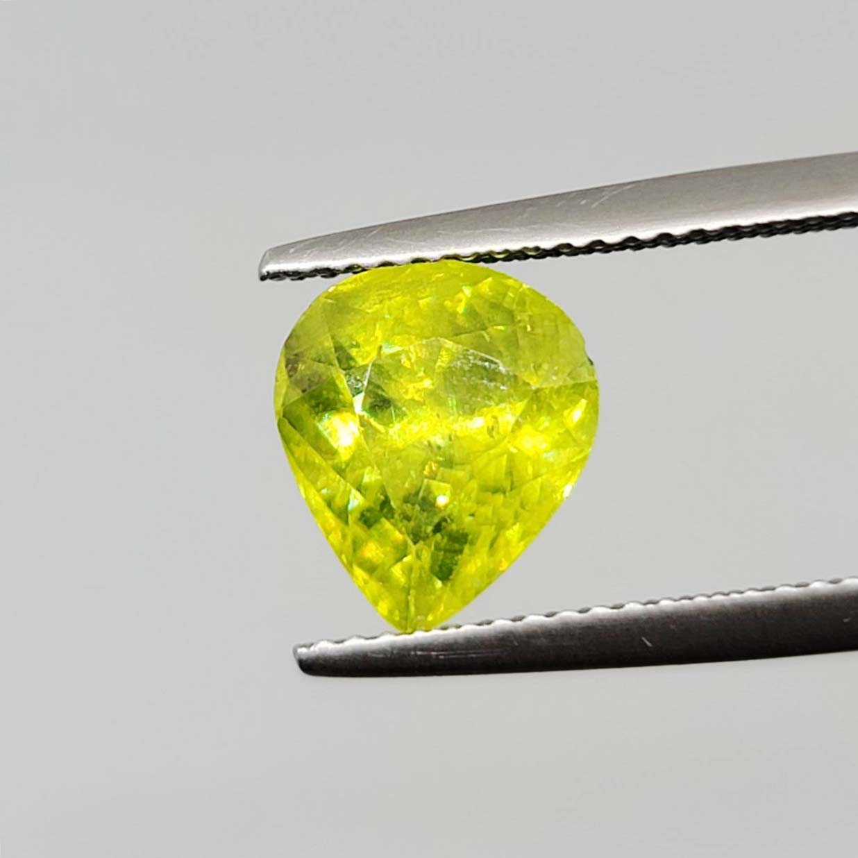 榍石裸石(Sphene)