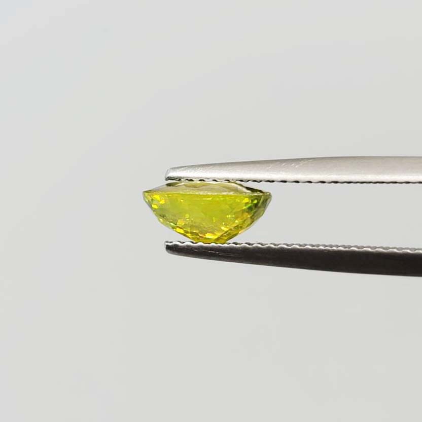 榍石裸石(Sphene)