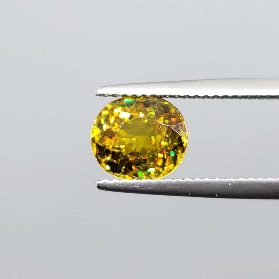 榍石裸石(Sphene)