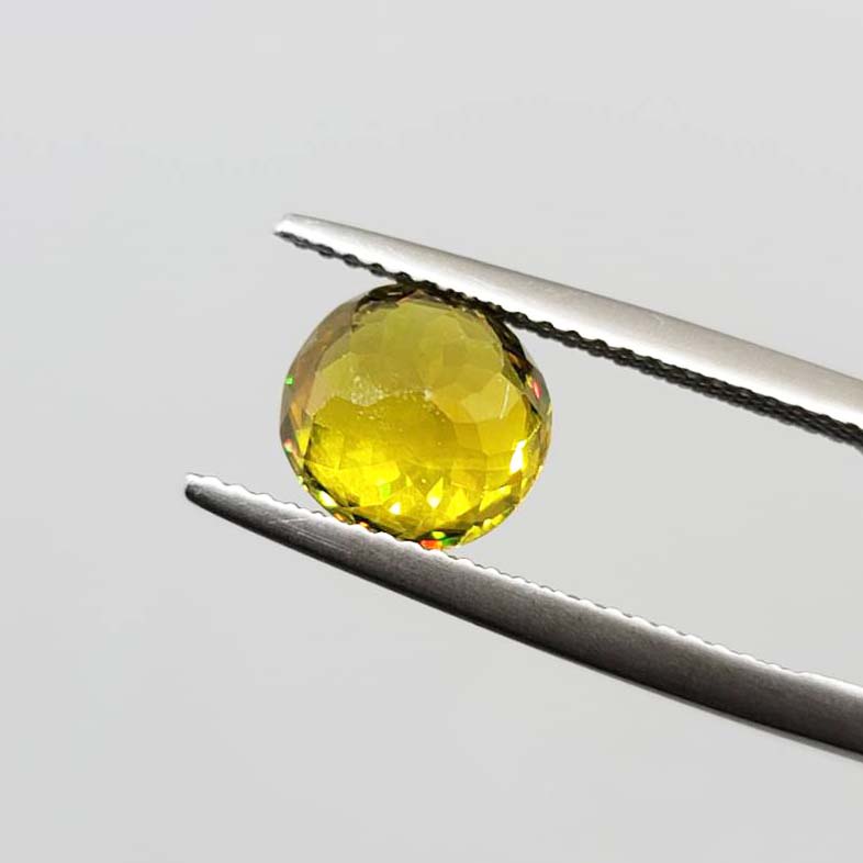 榍石裸石(Sphene)
