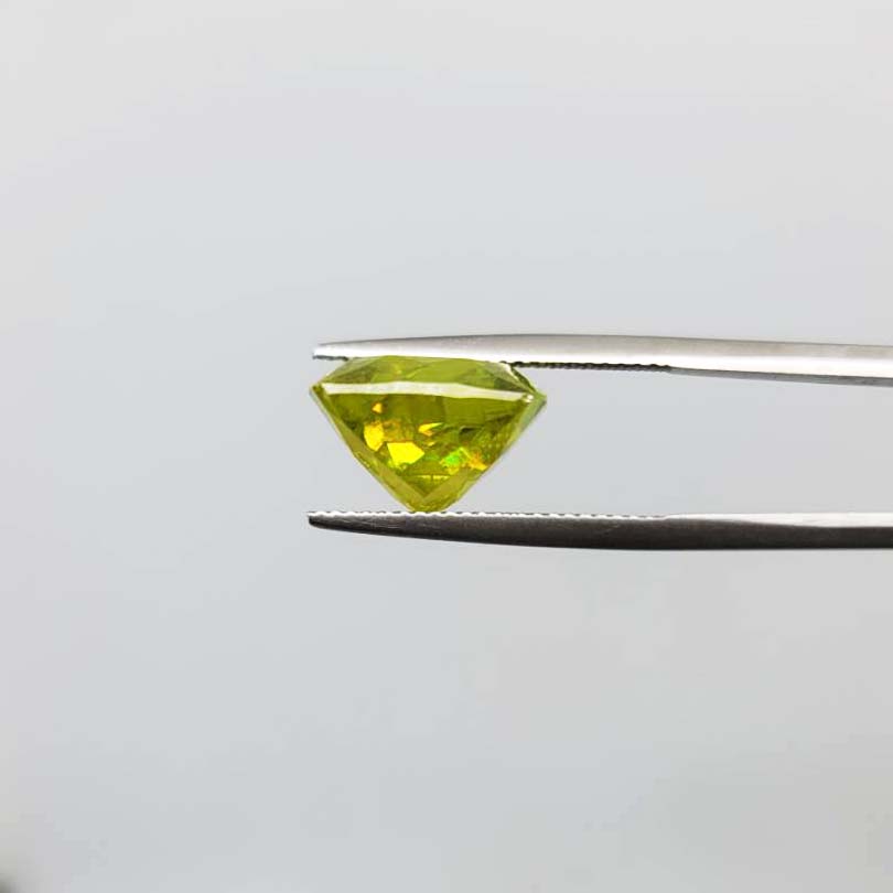 榍石裸石(Sphene)
