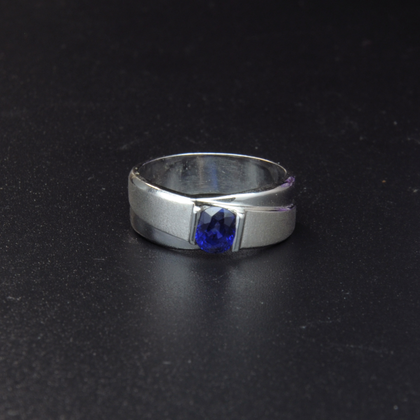 圖示-藍寶白K金戒指(Sapphire Ring)